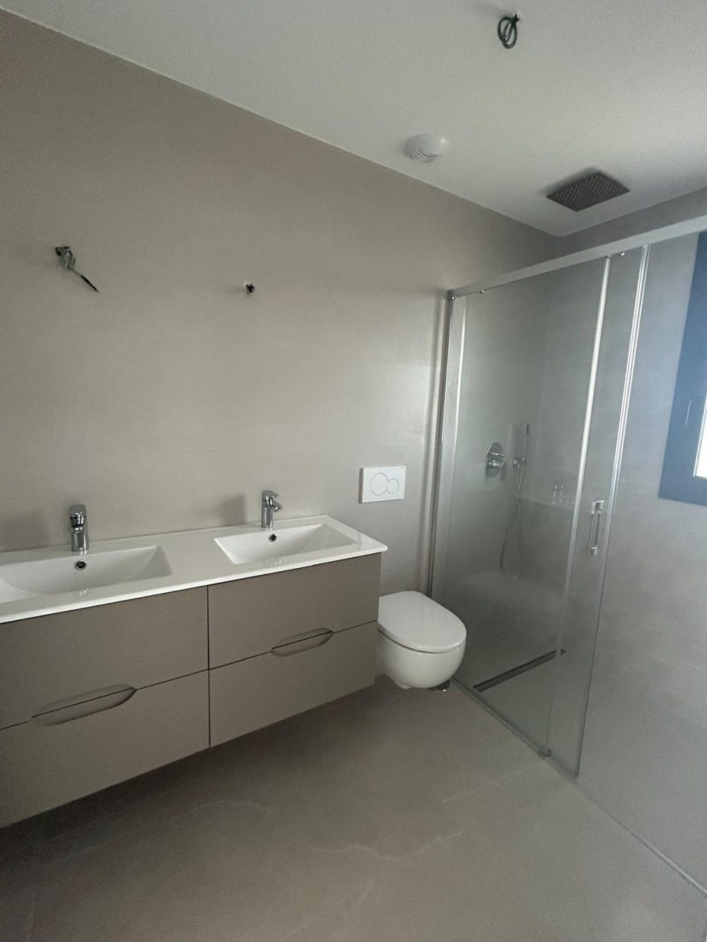 13. SAETA BAÑO EN-SUITE