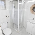 24. BAÑO EN-SUITE