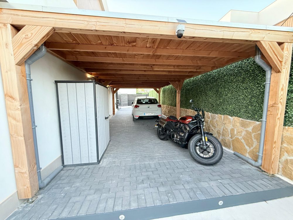 CARPORT