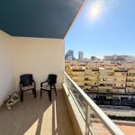 terraza con vistas al peñon